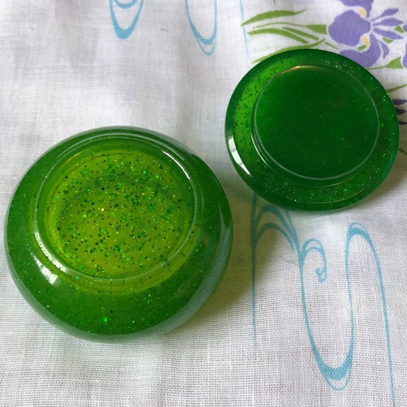 Small handmade resin container - Picture 4 of 5